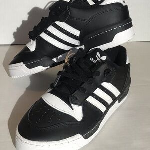 --Adidas RIVALRY LOW-- Black and White--             Size 6--Brand New with Tag-